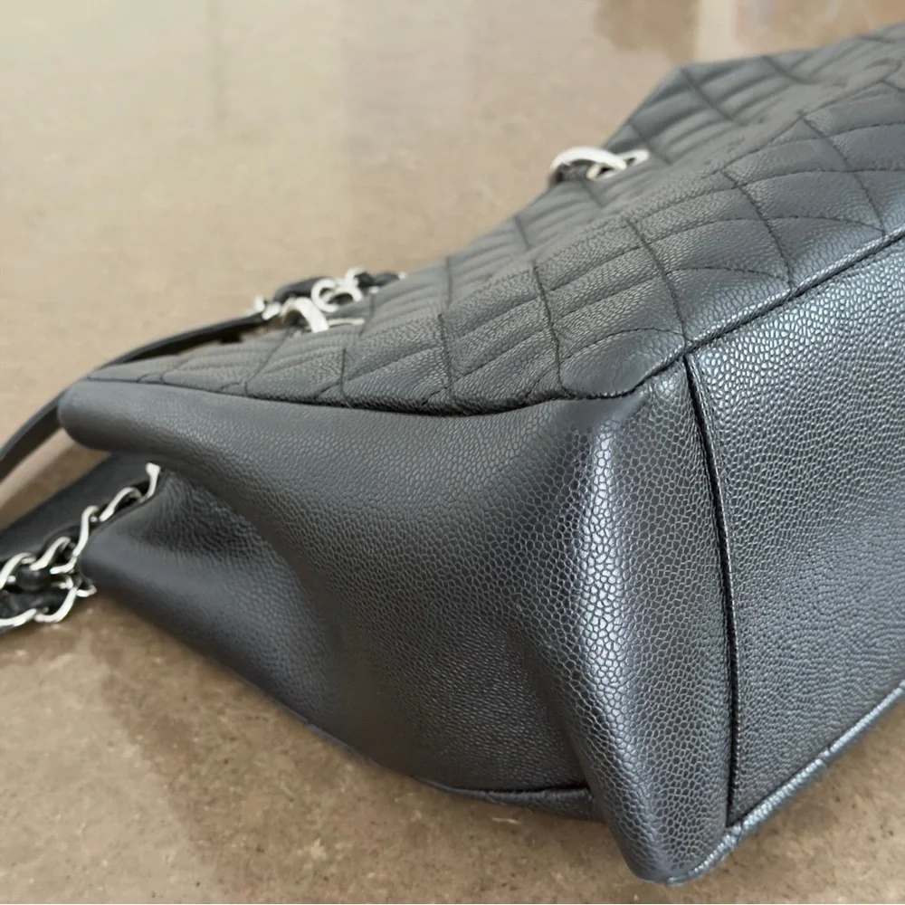 CHANEL Black Quilted Caviar Leather Shoulder Bag with Silver Hardware
